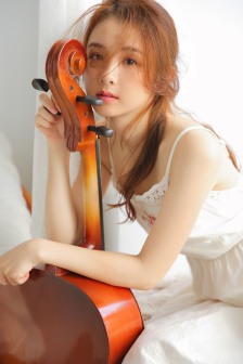 二曲亭亭玉女峰邻水插花像谁用